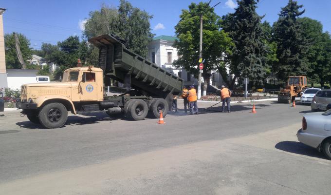Проводиться ремонт дороги