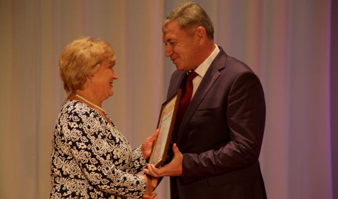 «Наші освітяни – це серце Луганщини», – Юрій Гарбуз привітав вчителів області з професійним святом