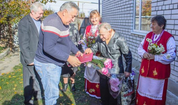 Поздоровили зі знаменною датою