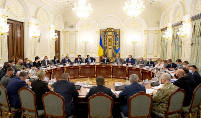 На засіданні РНБО Президент України дав доручення невідкладно зареєструвати у Верховній Раді законопроект, у якому передбачається відновлення доброчесності судочинства у Конституційному Суді