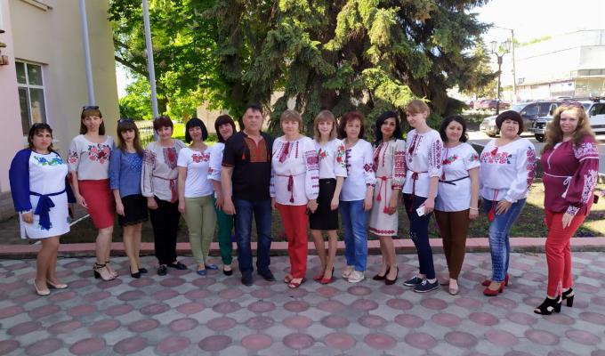 Шановні друзі!