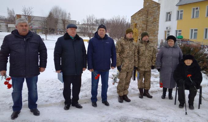  Урочисте покладання квітів до пам’ятника воїнам, загиблим у роки Другої світової війни