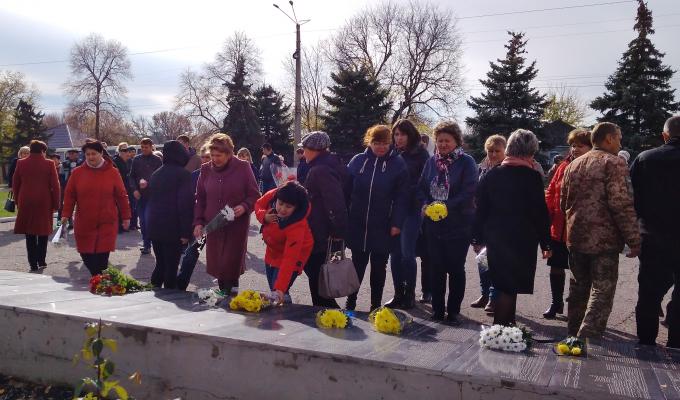 У Біловодську відбулося покладання квітів з нагоди 74-ї річниці визволення України від нацистських загарбників