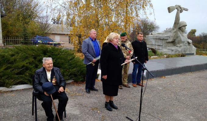 Урочисте покладання квітів з нагоди Дня визволення України від фашистських загарбників відбулося в Біловодську