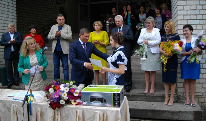 1 вересня  в усіх загальноосвітніх школах району відбулися урочисті лінійки з нагоди Дня знань. 