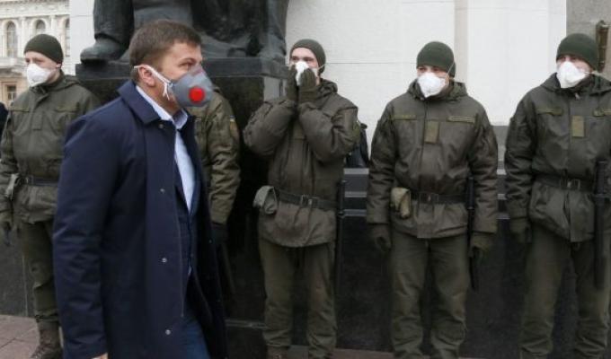 Уряд вирішив подовжити всі карантинні заходи 