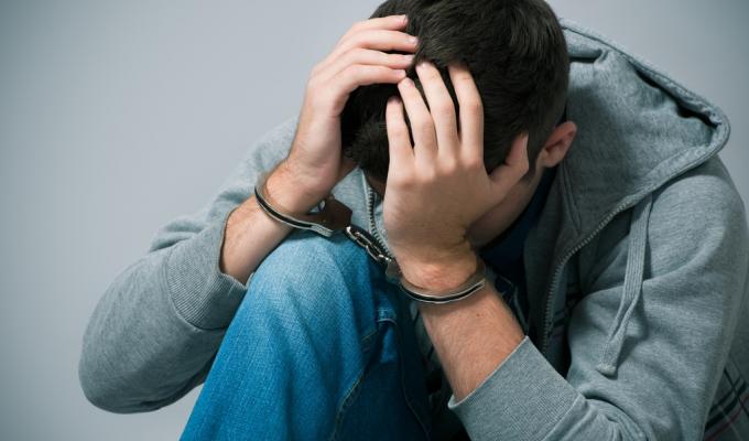 Кримінальна відповідальність неповнолітніх. Консультація Міністра юстиції України.