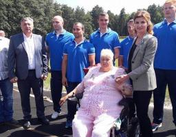 Марина Порошенко передала гусеничний підйомник для спортсменів з особливими потребами Луганщини