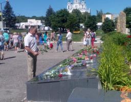 Відбулося урочисте покладання квітів з нагоди Дня  скорботи і вшанування пам’яті жертв війни в Україні