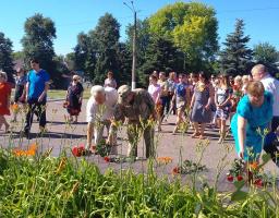 Відбулося урочисте покладання квітів з нагоди Дня  скорботи і вшанування пам’яті жертв війни в Україні